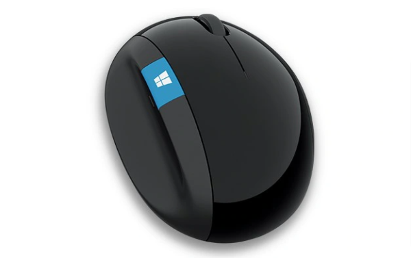 Mouse Microsoft ergonómico negro.