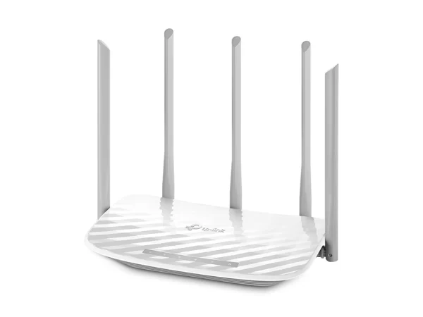 Router blanco de frente con 5 antenas.